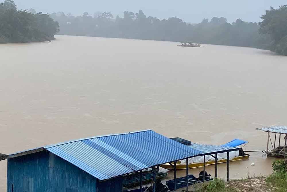 Penduduk yang tinggal di sepanjang tiga sungai utama di Kelantan dijangka dilanda banjir bermula jam 2 pagi pada Isnin ini.