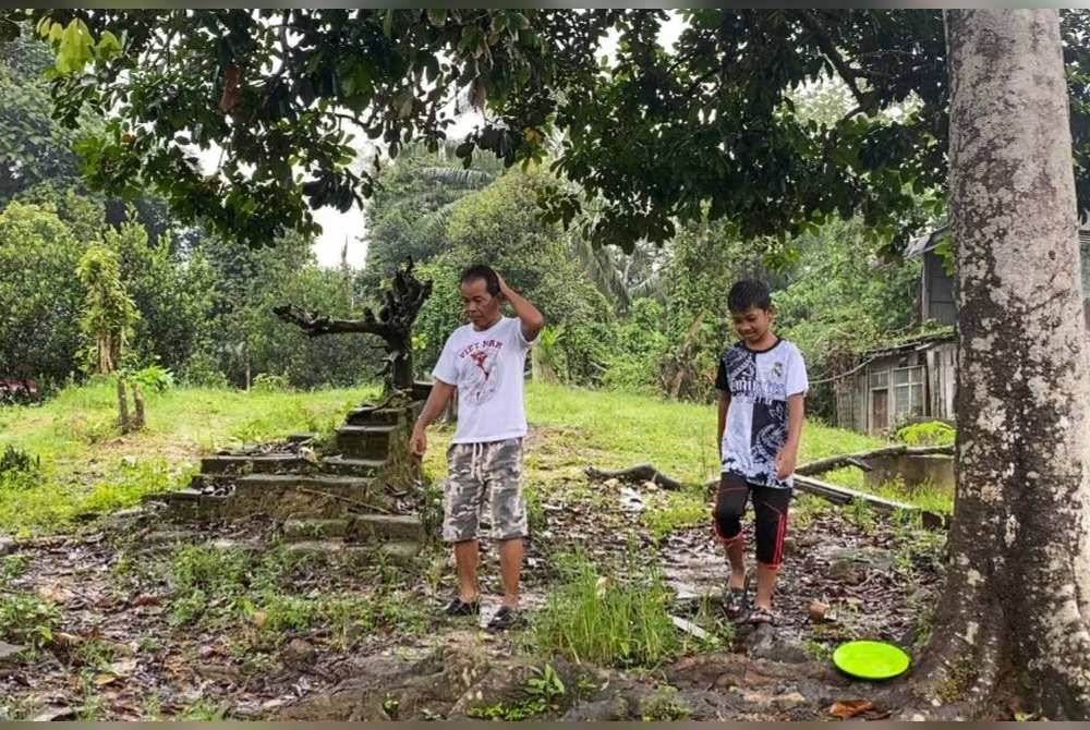 Penduduk di Kampung Melati, Jalan Jirat Cina di Kuala Krai diselubungi ketakutan selepas berdepan ancaman kera liar.