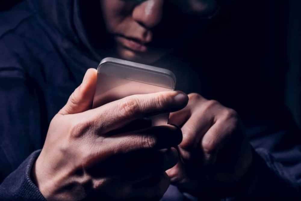 PDRM mengesan penyebaran maklumat menerusi aplikasi media sosial berhubung modus operandi baharu penipuan dinamakan sebagai 'Sim Swap' - .Gambar hiasan