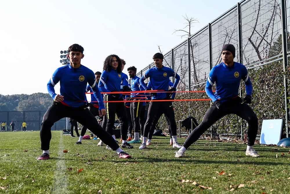 Antara sesi latihan dijalani anak buah Garrido sebelum berdepan China sekali lagi pada Selasa. - Foto Football Association of Malaysia