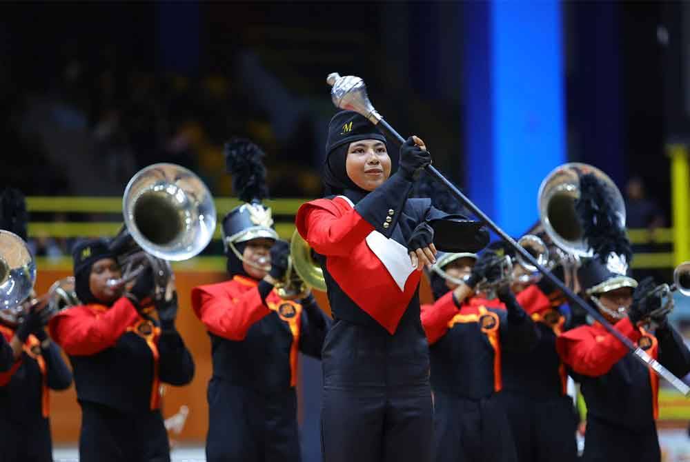 Persembahan oleh pasukan pancaragam dari SMK (P) Methodist Kuantan.