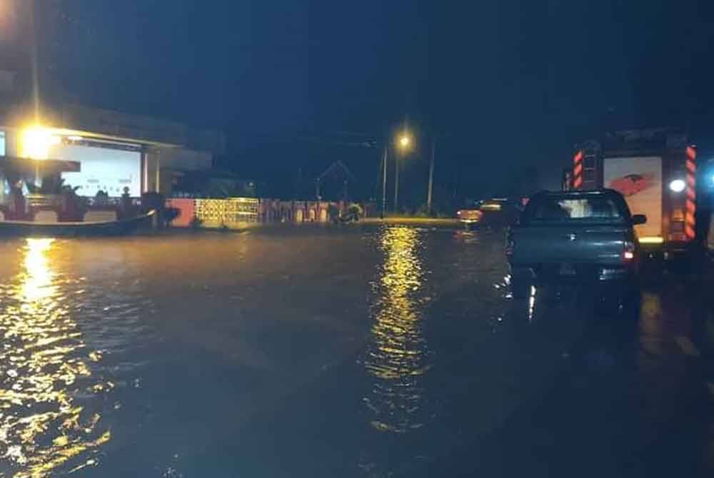 Gambar tular di Balai Bomba Rantau Panjang dinaiki air. - Foto Ihsan pembaca