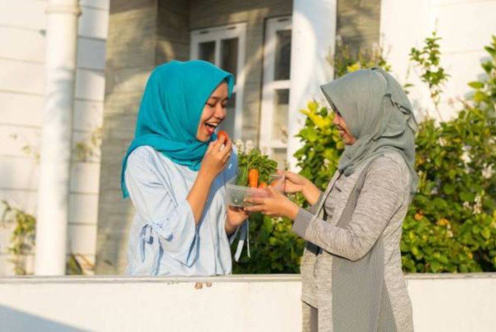 UCAPLAH dengan perkataan yang baik apabila bertemu dengan orang lain.