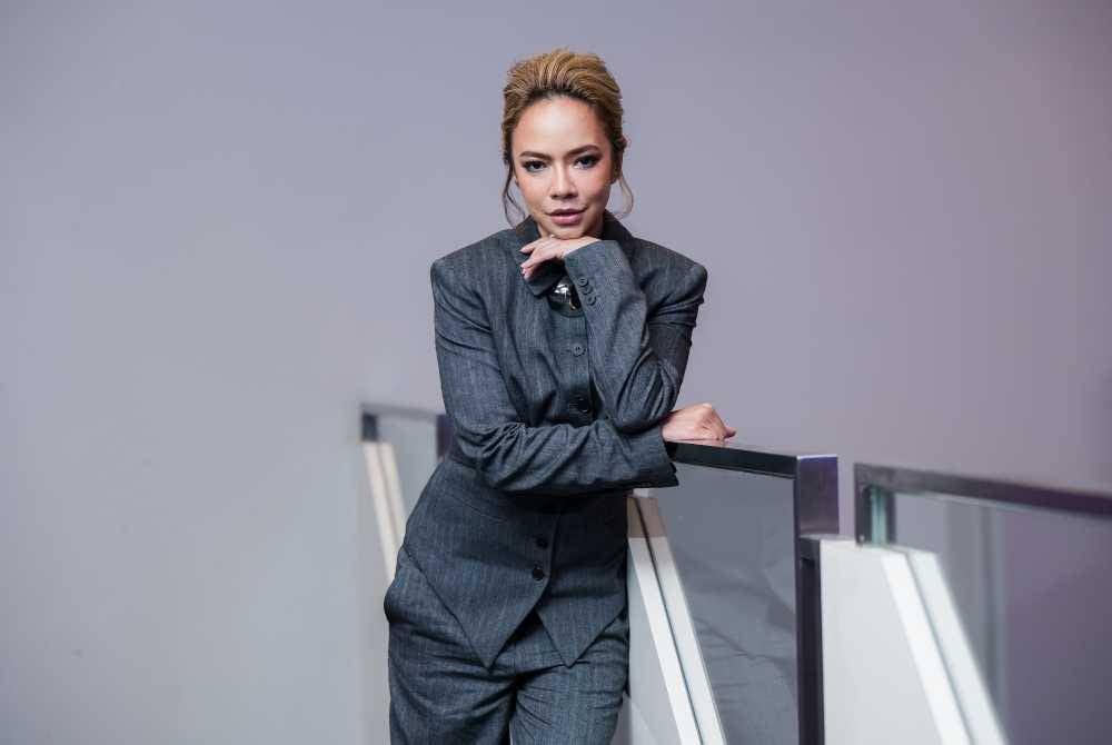 Nora Danish meletak sementara impiannya ke tepi untuk bergelar pengarah.