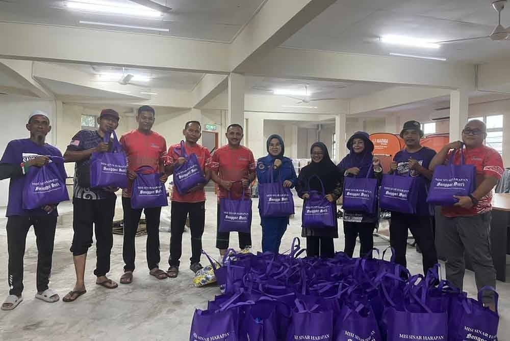 Orang ramai juga dialu-alukan menyalurkan sumbangan kepada MySinar untuk diagihkan kepada penduduk yang terjejas banjir.