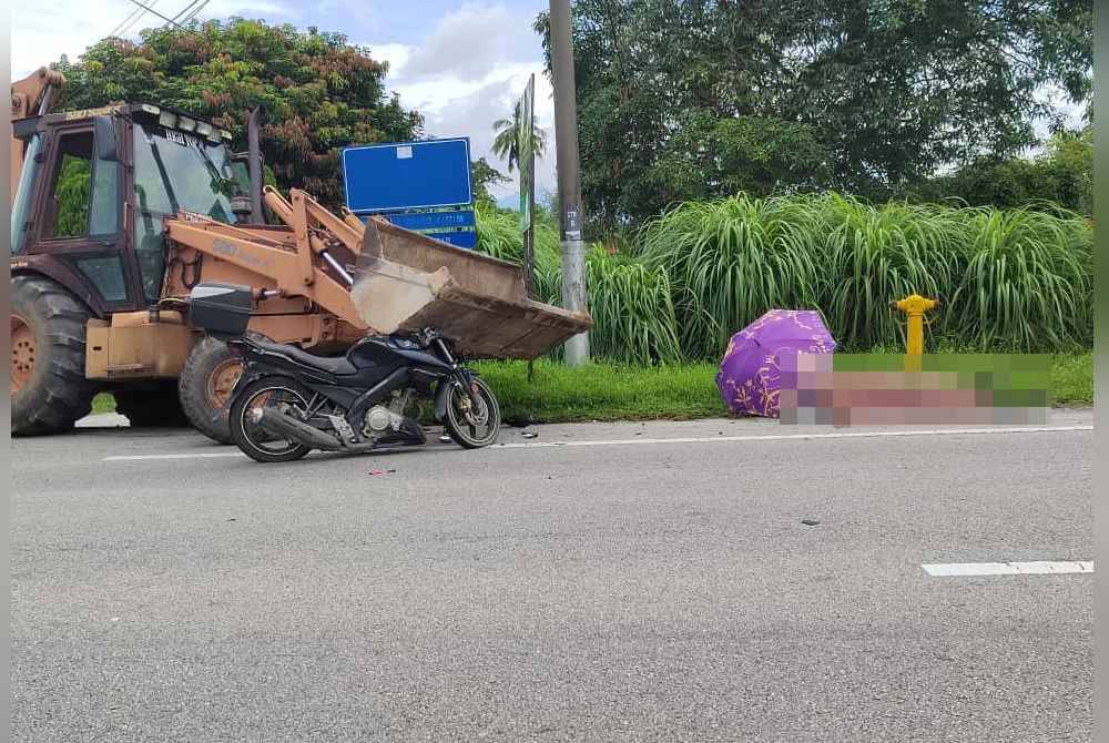 Seorang pesara polis maut selepas terbabit nahas dengan sebuah jengkaut di Tanjung Tualang, Batu Gajah pada Isnin. - Foto ihsan pembaca