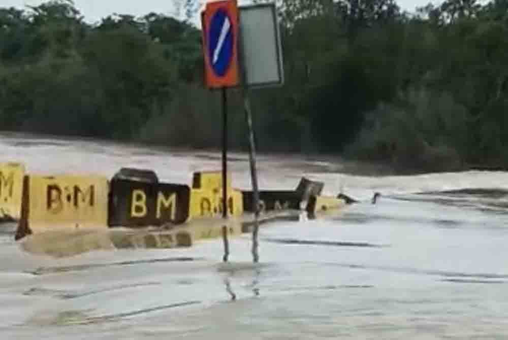 Arus deras dipercayai penyebab benteng pecah.