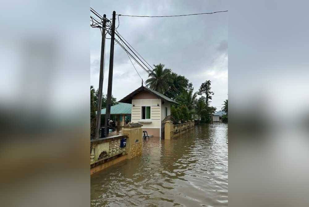 Paras air naik di kawasan rumah Menteri Besar Kelantan agak cepat pada lewat malam tadi.