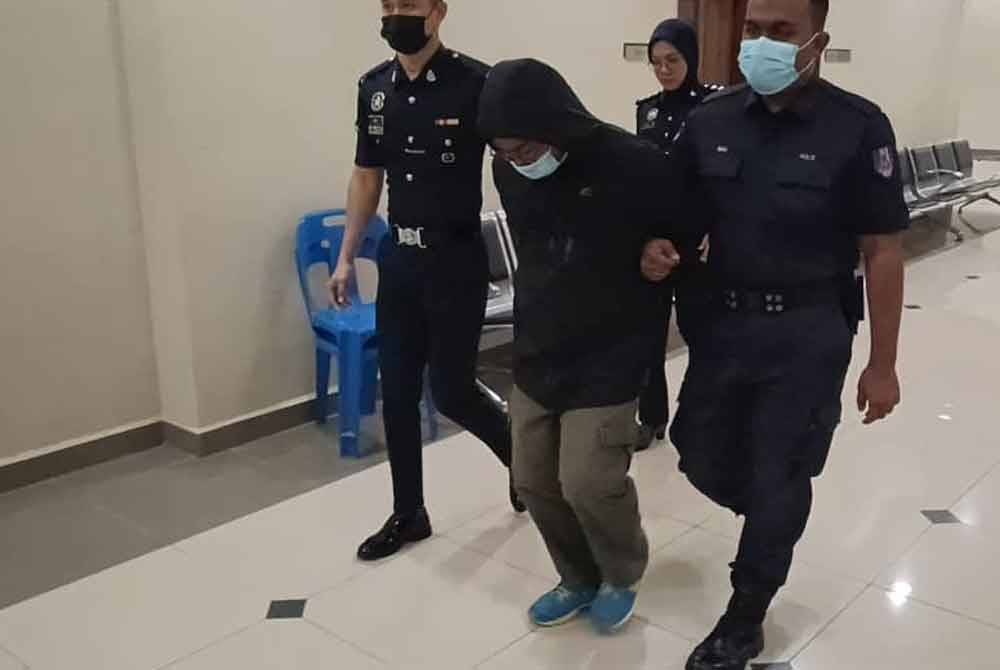 Seorang pemandu e-hailing tidak mengaku salah mencederakan seorang wanita di lobi sebuah hotel di Kuantan.