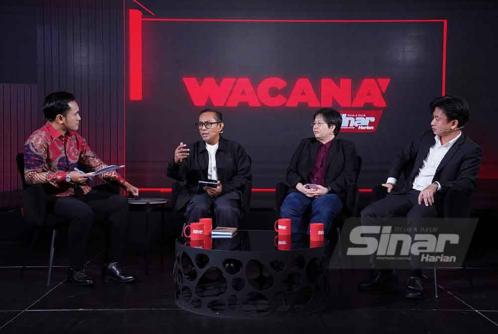 Dari kiri; Ismail; Mohamad Fauzan; Rachel Gong dan Hong Siang dalam Wacana bertajuk 'AI:Ancaman atau Peluang?' pada Rabu. - Foto Sinar Harian / MOHD HALIM ABDUL WAHID