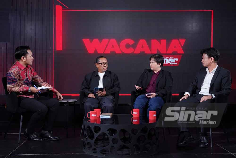 Dari kanan; Ismail, Mohamad Fauzan, Rachel Gong dan Hong Siang dalam Wacana bertajuk 'AI: Ancaman atau Peluang?' pada Rabu. - Foto Sinar Harian / MOHD HALIM ABDUL WAHID