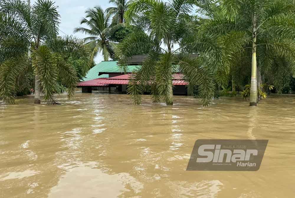 Keadaan rumah penduduk yang dilanda banjir di Kelantan.