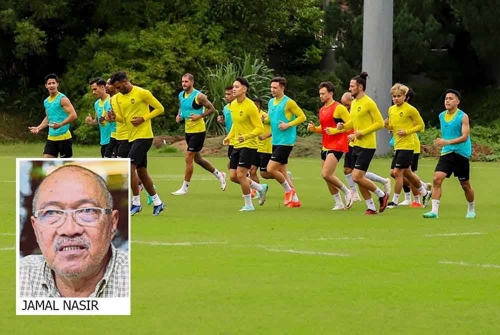 Pemain Harimau Malaya giat menjalani latihan sebagai persediaan mengharungi kempen Piala Asia 2023 di Qatar tahun depan. - Foto Football Association of Malaysia.