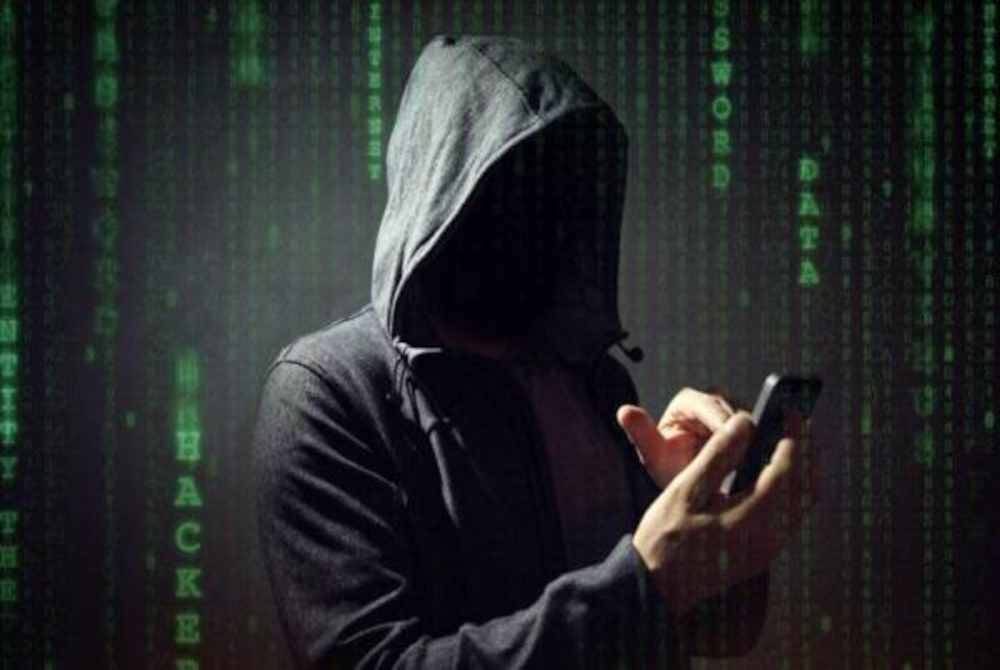 kepelbagaian aplikasi yang dibangunkan seiring kecanggihan teknologi digital turut membuka peluang kepada penipu dalam talian menjerat mangsa. Gambar hiasan. Foto 123RF