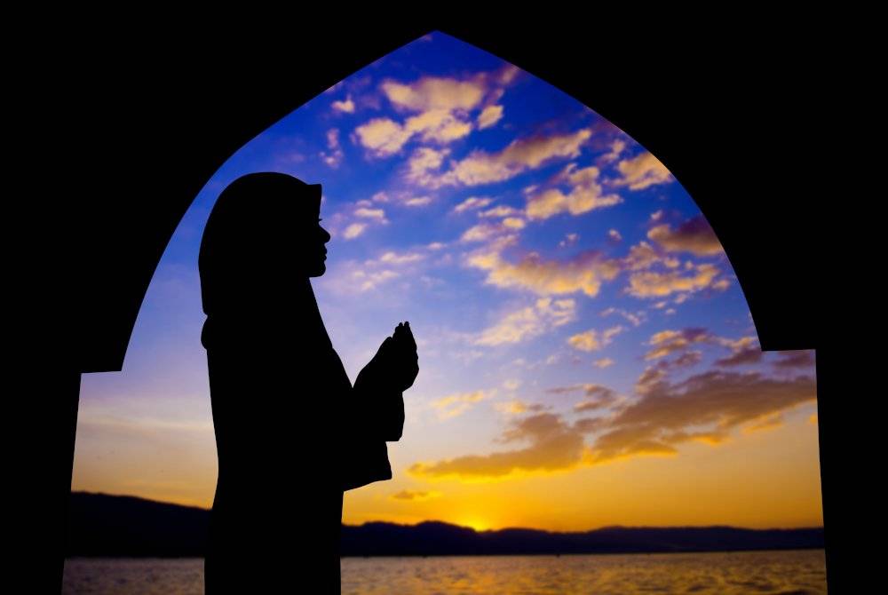 SEGERA bertaubat kepada ALLAH SWT walau sebesar mana pun dosa dilakukan kerana DIA sentiasa menerima taubat pendosa mengatasi segalanya.