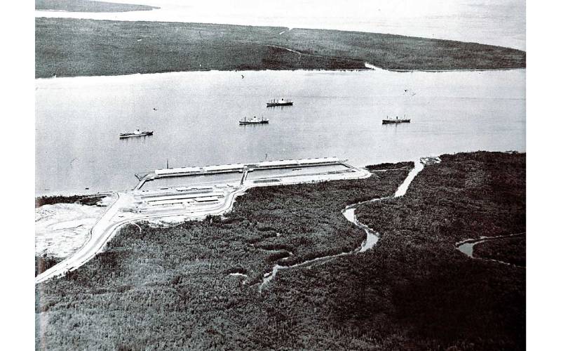 Pemandangan udara dermaga Selat Klang Utara pada tahun 1963 (sebelum dinamakan sebagai Pelabuhan Utara pada tahun 1967) .