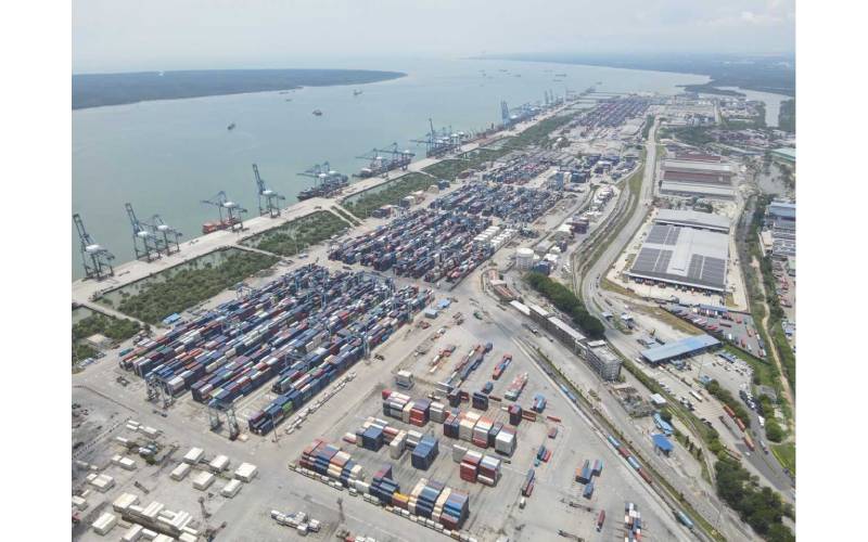 Pemandangan dermaga dan fasiliti yang pesat di Pelabuhan Utara pada hari ini.