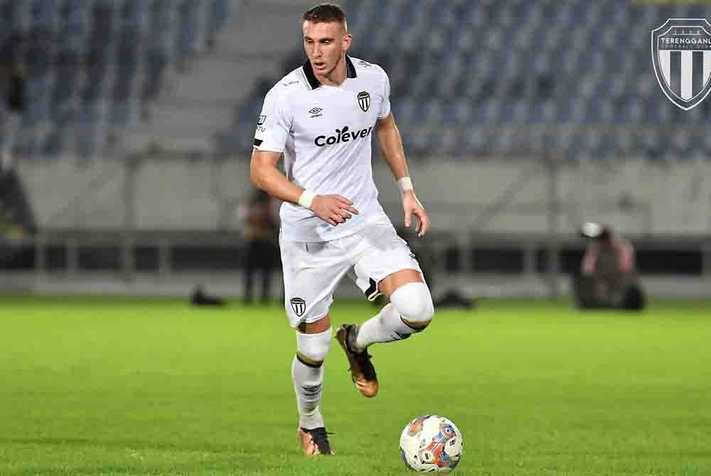 Ivan membuat lanjutan kontrak selama setahun bersama TFC untuk mengharungi musim 2024/2025. - Foto: FB Terengganu FC