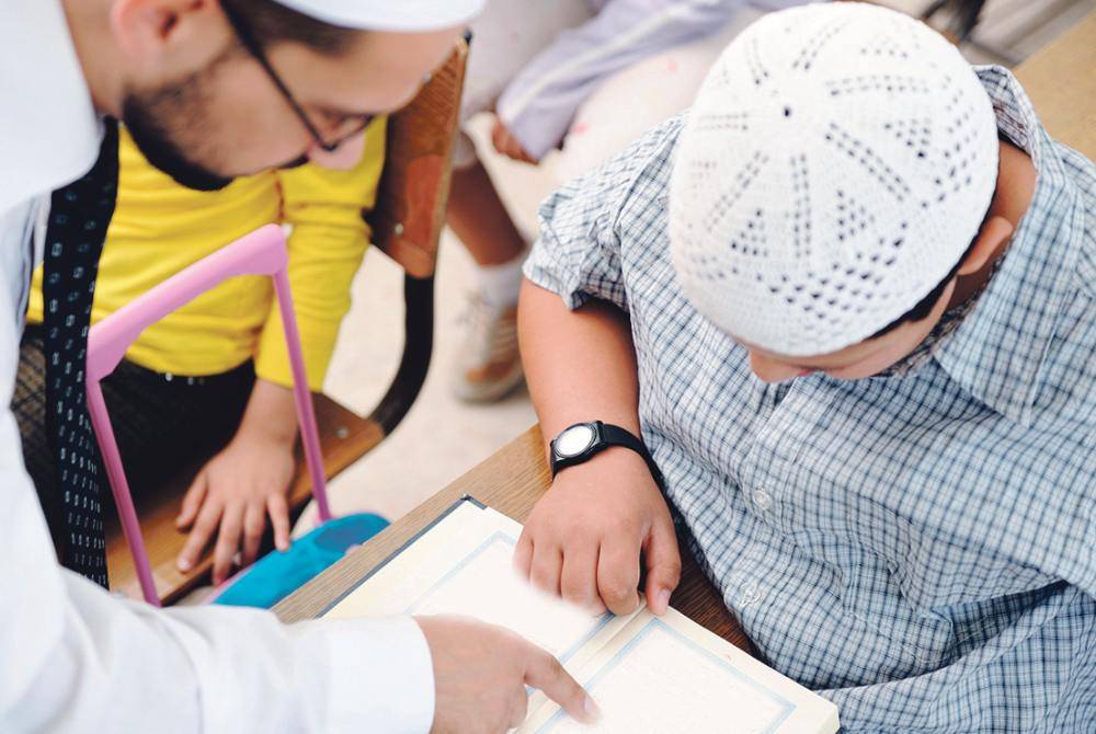 SEHEBAT mana pun seseorang, jangan kedekut dengan ilmu yang dimiliki.