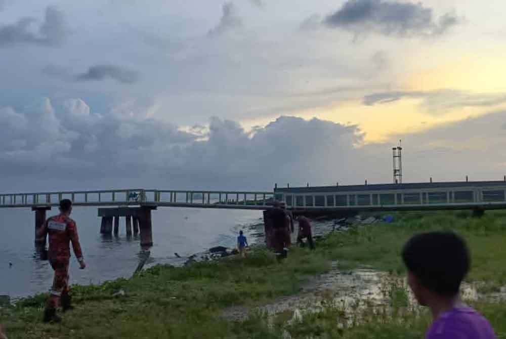 Operasi mencari remaja lelaki dikhuatiri lemas ketika mandi di pantai dilakukan di pesisir Pantai Batu Sapi, Sandakan.