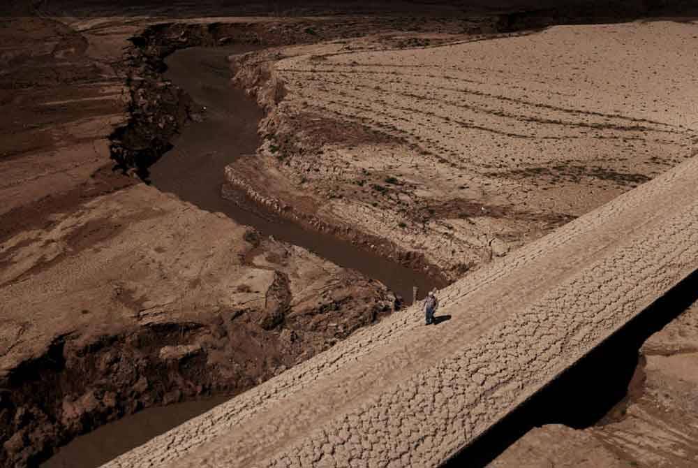 Empangan Baells di perkampungan Cersc, wilayah Bergueda mencecah paras terendah sejak 1990 akibat kemarau teruk di Catalonia pada Mac lalu.