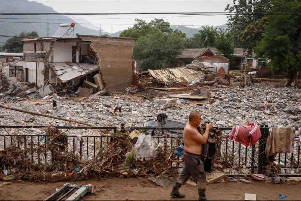 Beijing merekodkan taburan hujan paling tinggi dalam tempoh 140 tahun selepas ibu kota tersebut dilanda Taufan Doksuri pada Ogos lalu.
