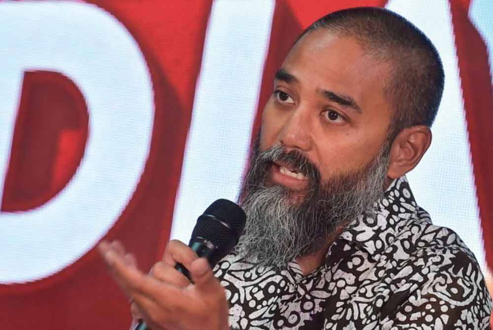 Riad meletakkan jawatan Ketua Pegawai Eksekutif AirAsia pada Sabtu. - Foto Bernama