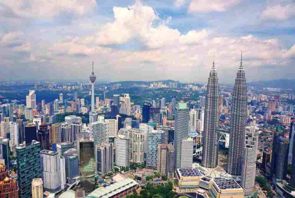 Malaysia mendapat tempat pertama dalam sektor kewangan Islam, makanan halal serta media dan rekreasi halal. Gambar hiasan