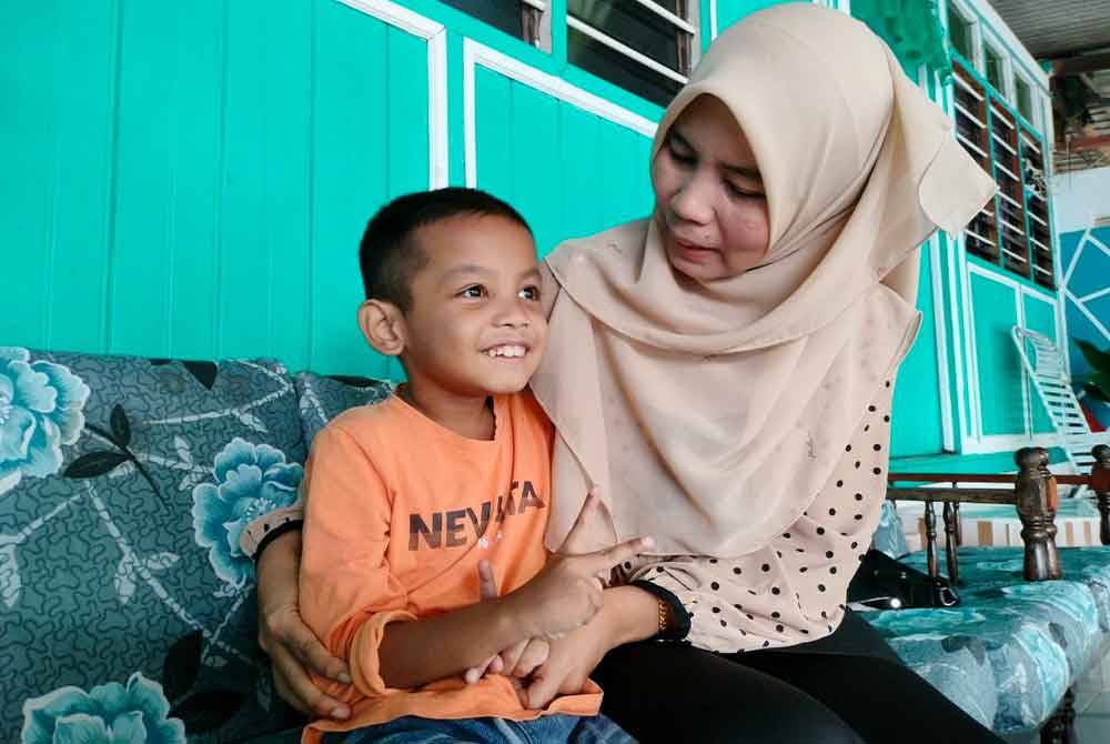 Mohd Arrayyan mendapat perhatian umum apabila bapa saudaranya Mazuan berkongsi rakaman CCTV mengenainya.