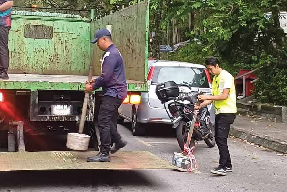 Antara halangan dialihkan penguat kuasa DBKL - Foto: DBKL.