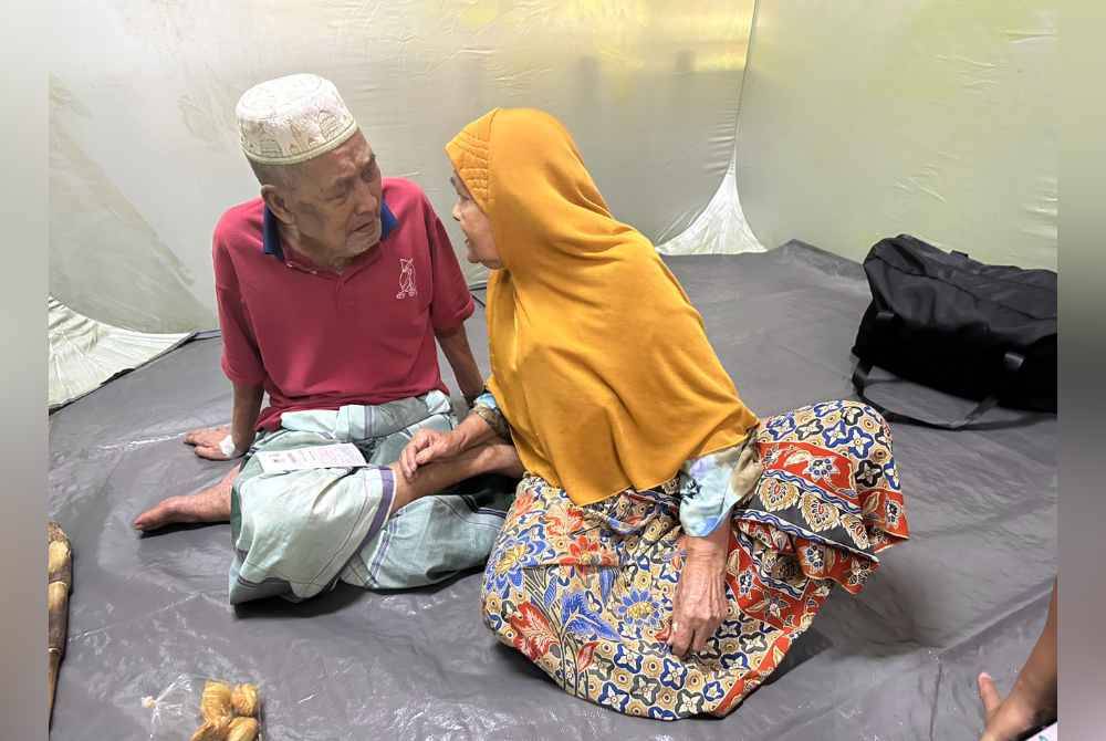 Minah (kanan) dan Omar semasa ditempatkan di PPS.