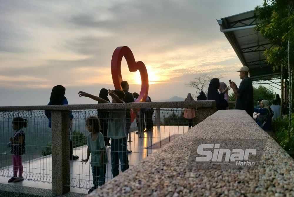 Salah satu 'port' bergambar yang menjadi tumpuan pengunjung.