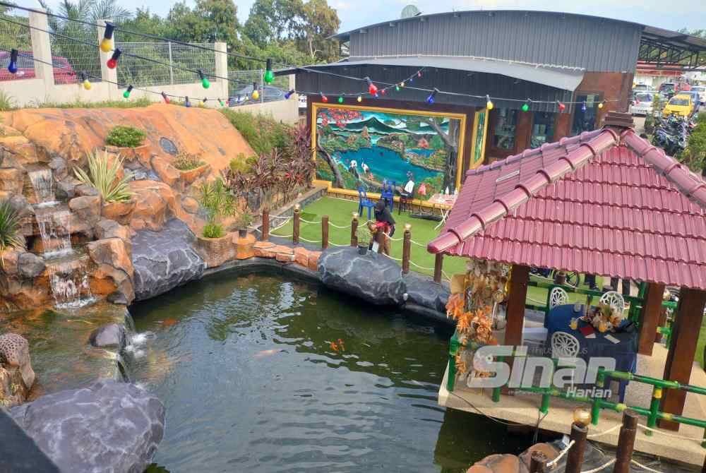 Reka bentuk binaan dan ukiran berkonsepkan tiga dimensi, menambah kecantikan lokasi itu.