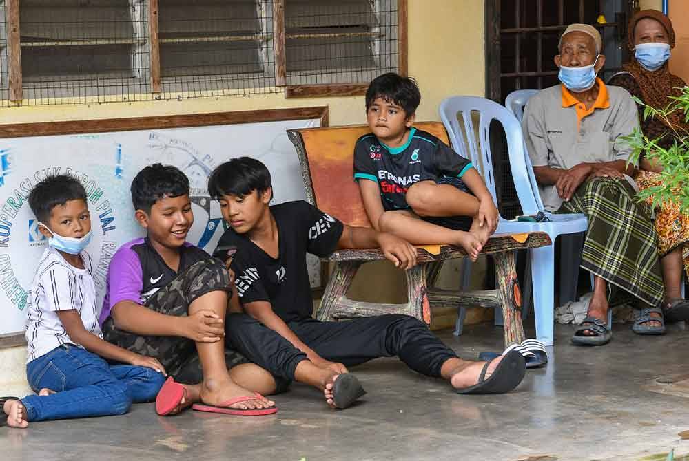 Jumlah mangsa banjir di Kelantan terus berkurangan kepada 1,395 orang di 11 PPS pagi ini. - Foto Bernama