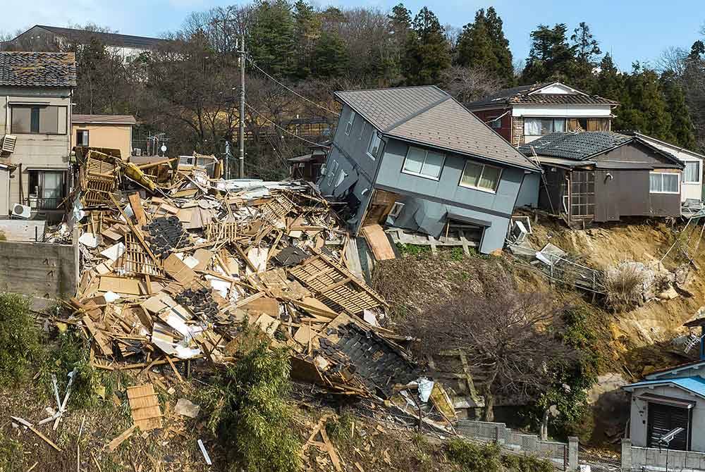 Keadaan rumah-rumah yang rosak di sepanjang jalan di Wajima, sehari selepas gempa bumi besar 7.5 magnitud melanda rantau Noto di wilayah Ishikawa. Foto AFP