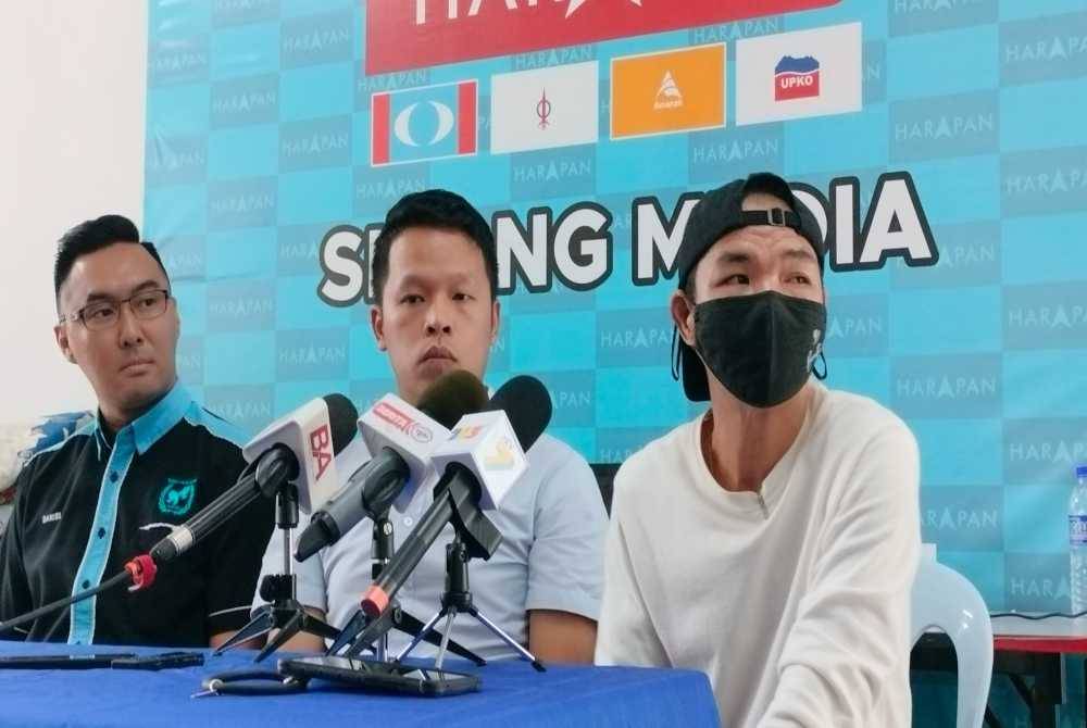 Dari kanan: Mun Fei, Chun Kuang dan Danial ketika sidang akhbar pada Selasa.