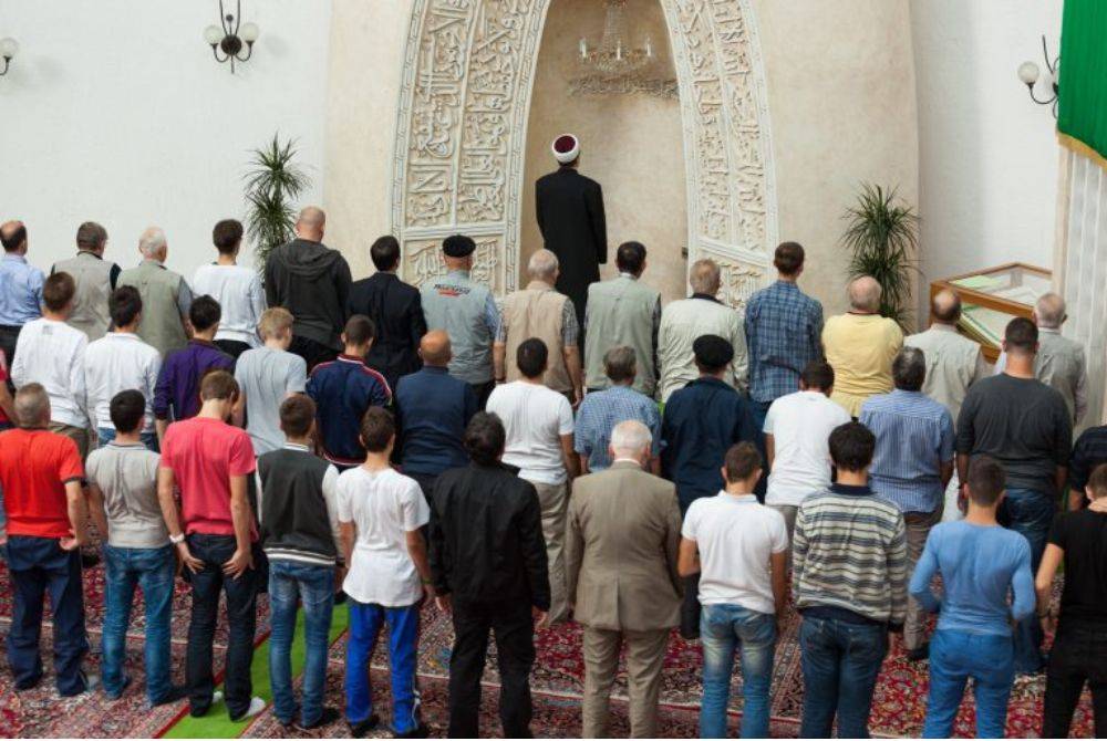 TUJUAN utama sunnah mandi Jumaat adalah untuk hadir solat Jumaat dalam keadaan bersih dan mengelakkan bau tidak disenangi ketika berkumpulnya kaum Muslimin saat itu