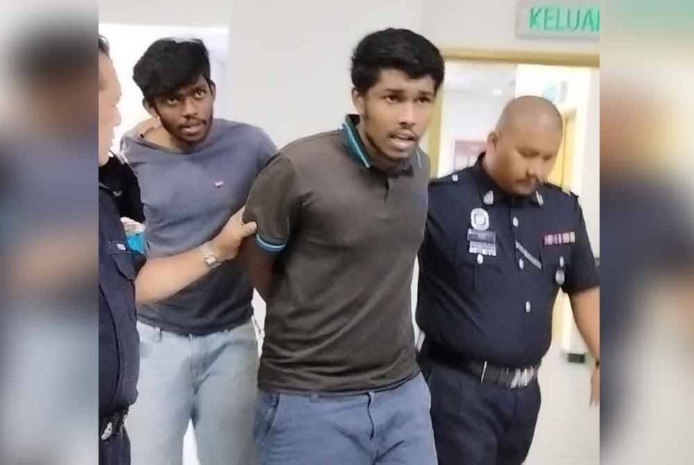 Kedua-dua tertuduh di iringi polis di mahkamah pada Khamis.