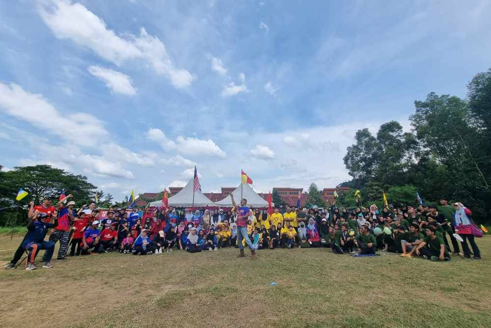 Sebahagian peserta Karnival Sukan ABRA bergambar kenangan.