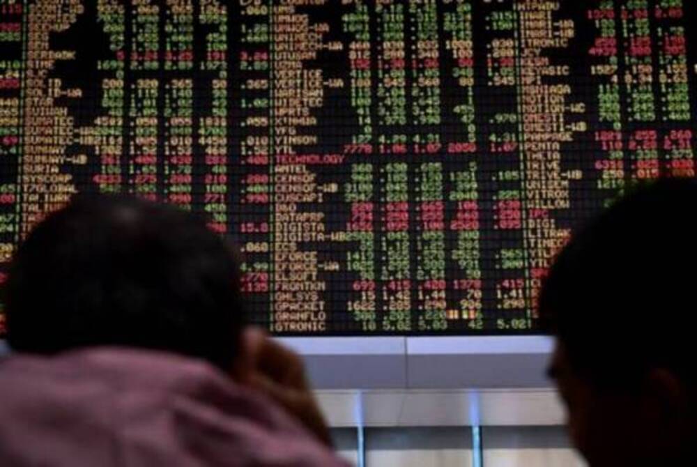 Pada 5 petang hari ini, FTSE Bursa Malaysia KLCI (FBM KLCI) meningkat 1.01 peratus atau 14.89 mata kepada 1,477.26 daripada paras penutup 1,462.37 pada Rabu. Foto hiasan