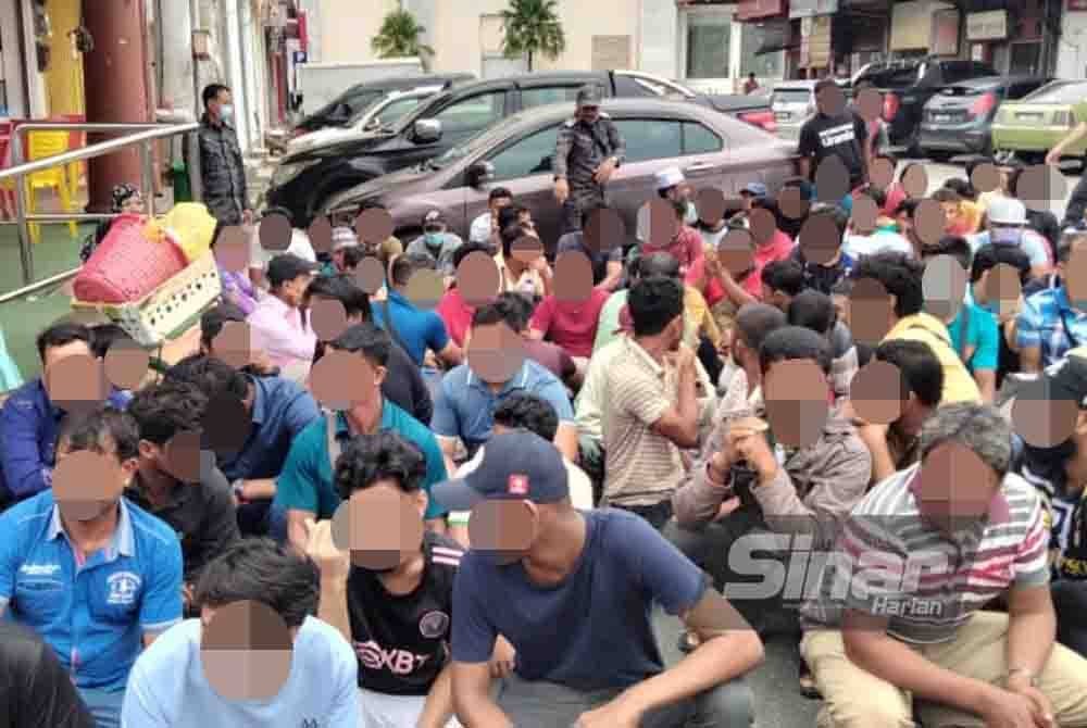 Warga asing yang ditahan dalam Ops Kutip di Stesen Bas Kota Bharu pada Jumaat.