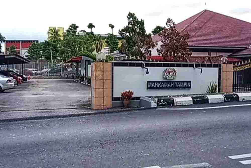 Pekerja pembersihan dijatuhi hukuman penjara 14 hari dan denda RM2,000 oleh Mahkamah Majistret Tampin pada Jumaat selepas mengaku bersalah mencederakan kakak iparnya Disember tahun lalu.