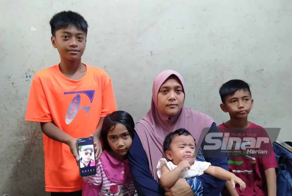 Nursyakinah bersama anak-anaknya yang kini hilang tempat bergantung.