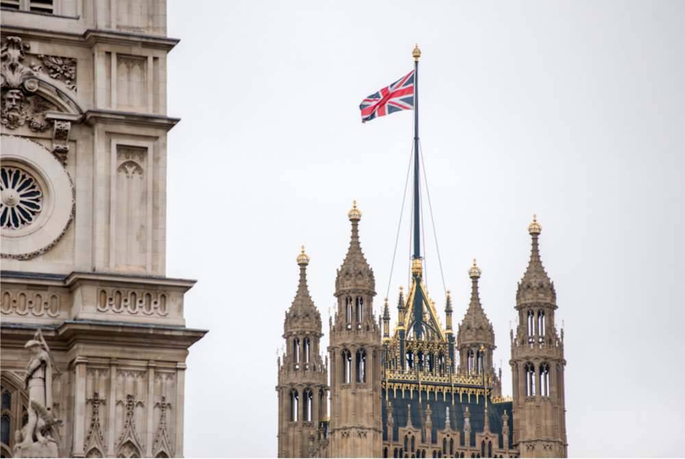 Dalam sistem demokrasi ala-Westminster di UK, pemimpin mana-mana parti politik atau gabungan parti politik yang memperoleh majoriti mudah sebanyak 326 kerusi Parlimen layak menjadi Perdana Menteri. Foto hiasan 123RF