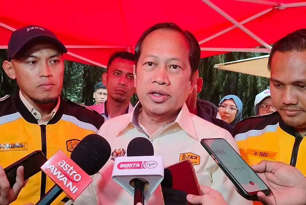 AHMAD MASLAN