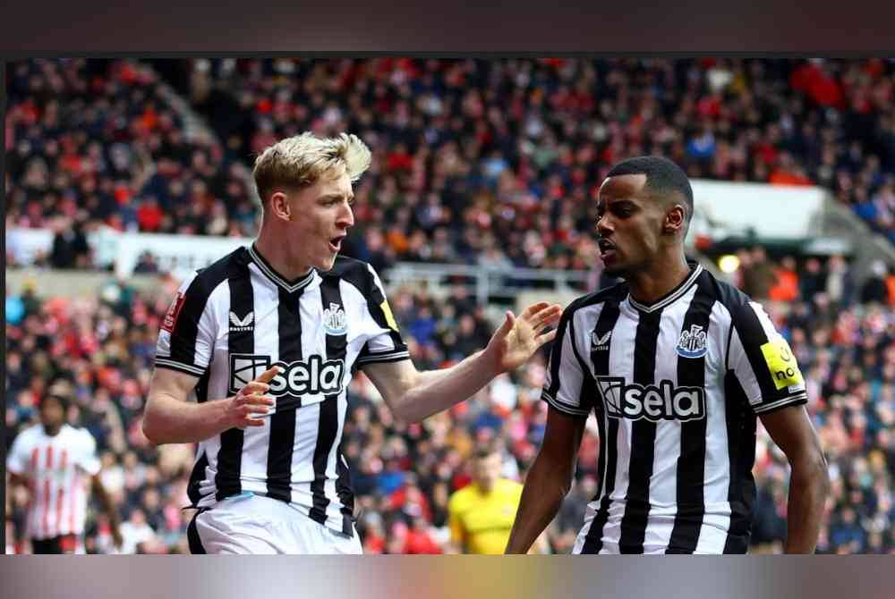 Isak (kanan) meledak dua gol ketika membantu Newcastle menyingkirkan Sunderland dalam perlawanan pusingan ketiga Piala FA pada Ahad. Foto Agensi