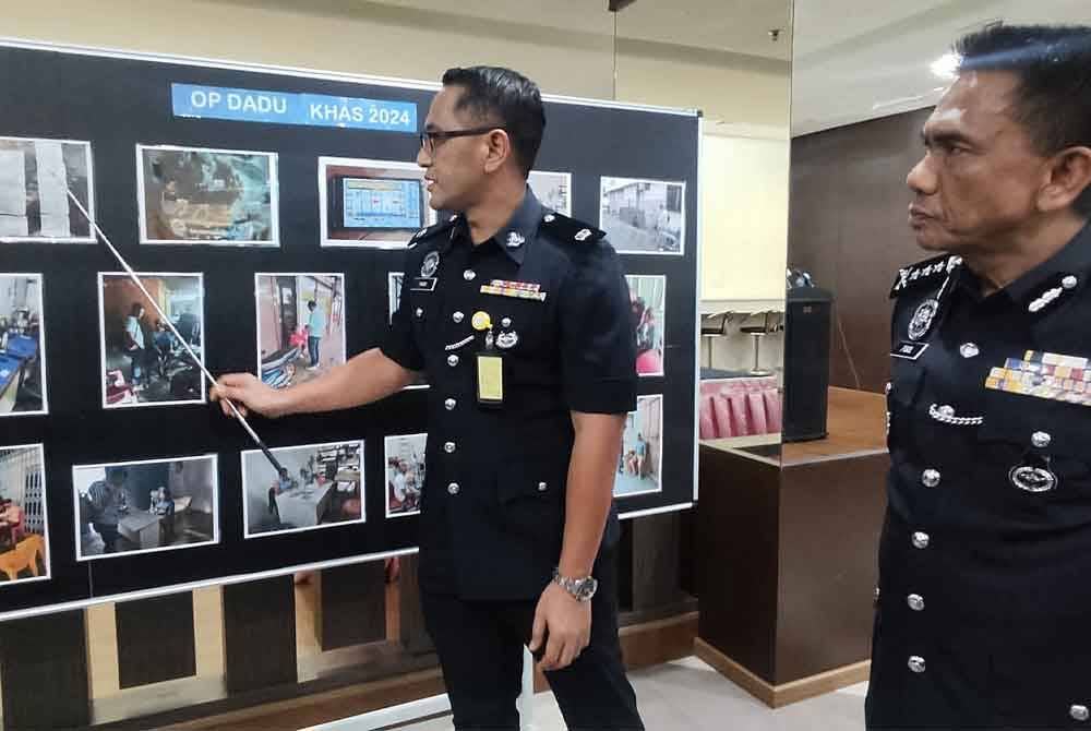 Fisol (kanan) mendengar taklimat Op Dadu Khas 2024 yang dilakukan anggotanya sejak enam hari lalu.