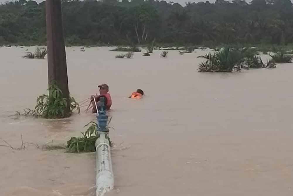 Keadaan terkini Banjir di Sungai Tiram, Johor. Foto JBPM