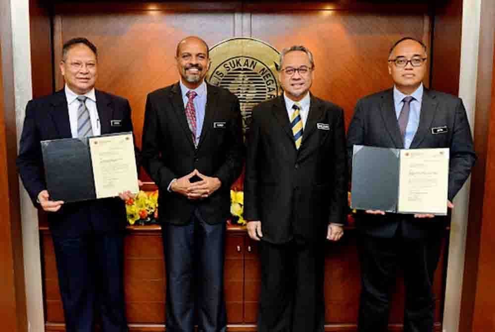 Dari kiri; Arrifin, Nagulendran, Abdul Rashid dan Jefri pada majlis penyerahan surat pelantikan. Foto MSN