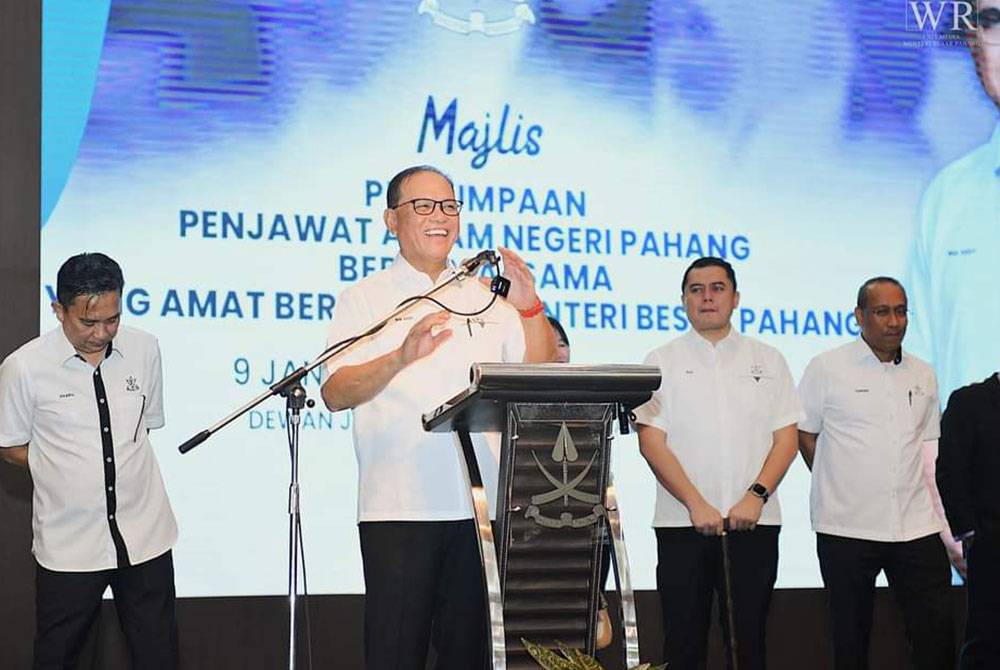 Wan Rosdy ketika menyampaikan amanatnya pada Majlis Perjumpaan Menteri Besar Pahang Bersama Penjawat Awam Negeri Pahang pada Selasa. Fb Wan Rosdy Wan Ismail